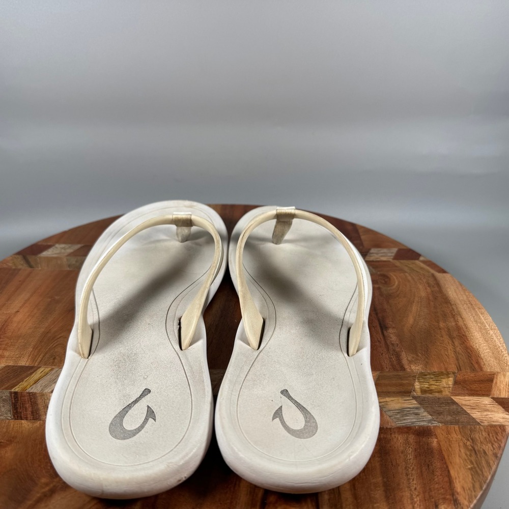 OluKai Hoopiopio White Sahara Womens Flip Flop Sandals Size 7 - Picture 4 of 5